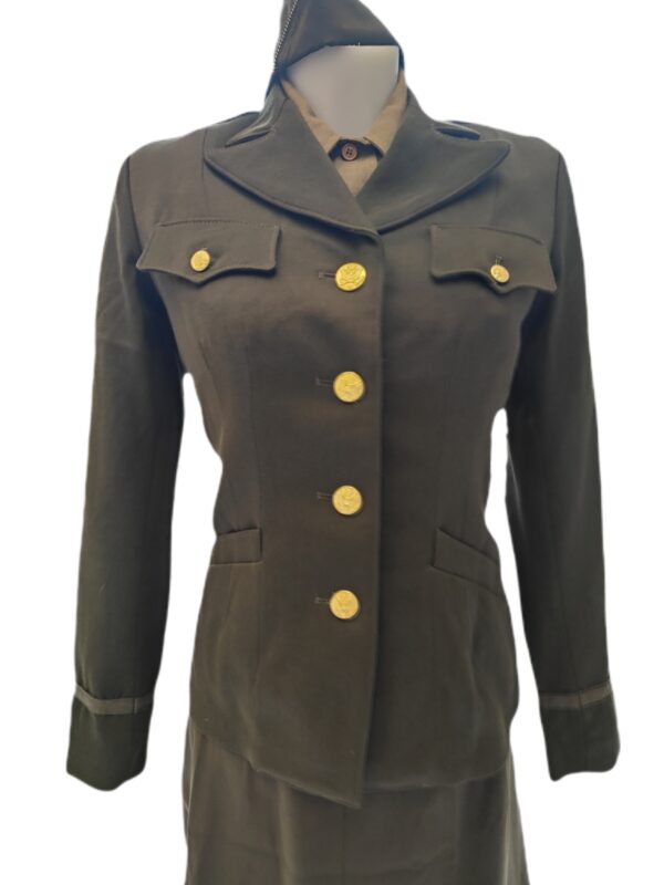 Complete uniform WW2 Womens Officers A class